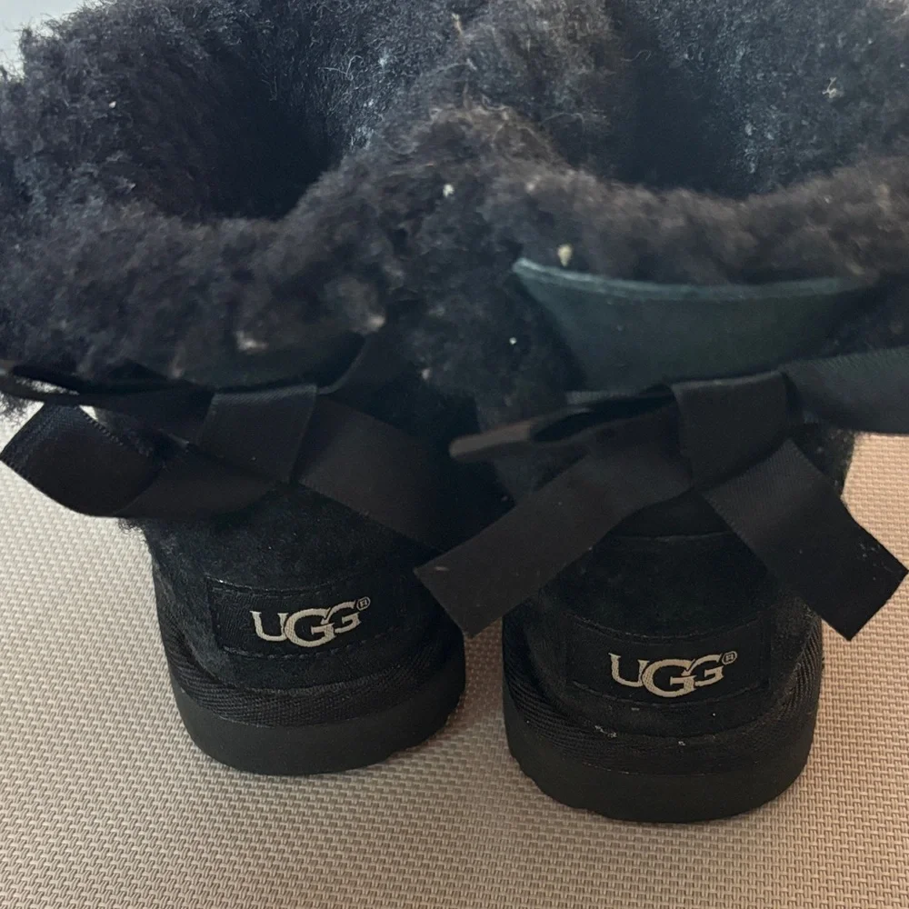 UGG Black Boots shearling size toddler 8 with Bow Detail